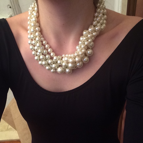 SOLD! NWOT J.Crew Pearl Statement Necklace - Picture 2 of 4